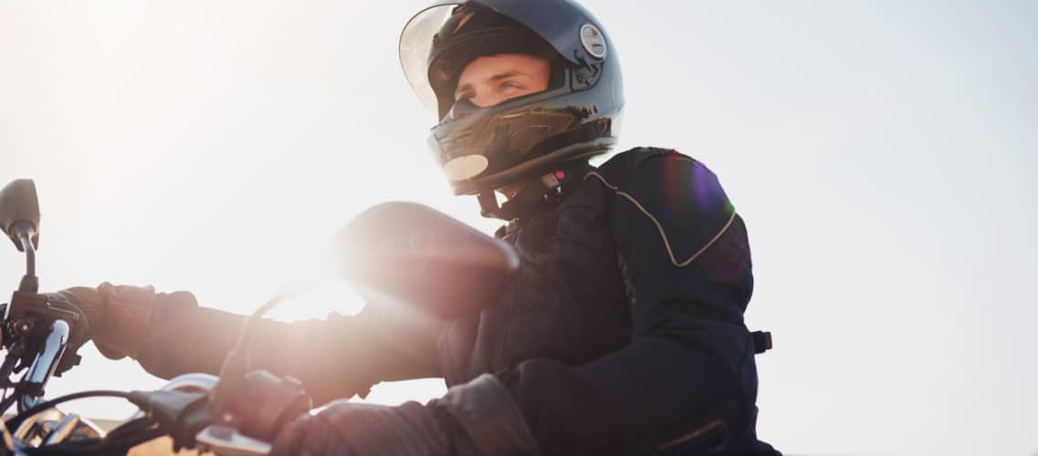 Équipements et accessoires moto : Peut-on les assurer ? - Moto-station