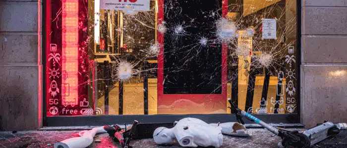 émeutes et commerces endommagés en France