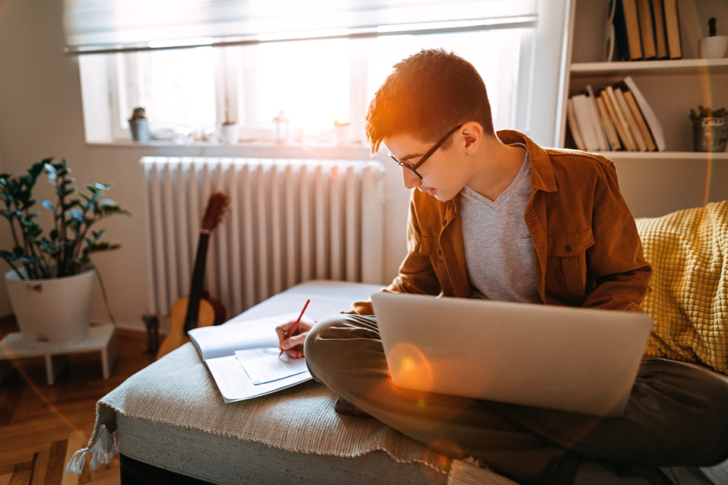 Assurance habitation pour un logement étudiant : prix et aides